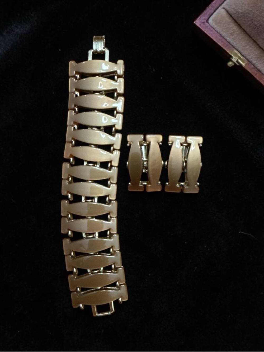 Vintage Thermoset Wide Link Bracelet Clip On Earrings Set Unsigned Taupe Gold 50